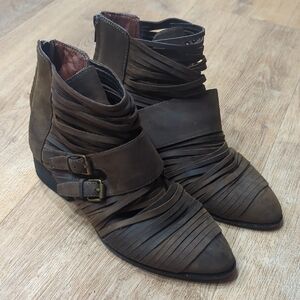 Jeffery Campbell Women's Isley Leather Booties